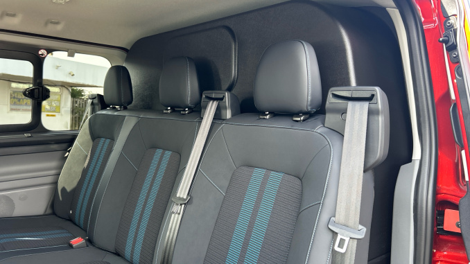 Ford Transit Custom 320 L1 Petrol Fwd 2.5 PHEV 232ps H1 Double Cab Van Sport Auto - Image 14